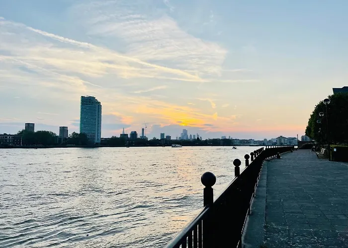 Riverside Deluxe Double Room E14 London